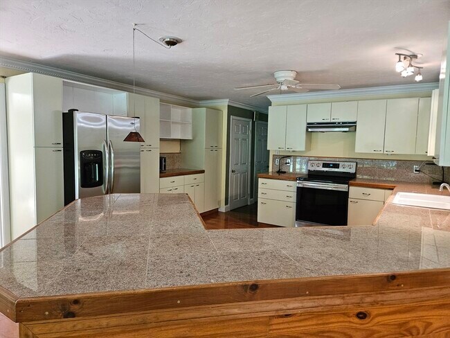 Building Photo - 144 Parmenter Rd