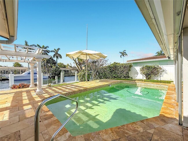 Building Photo - 2770 NE 8th Ct