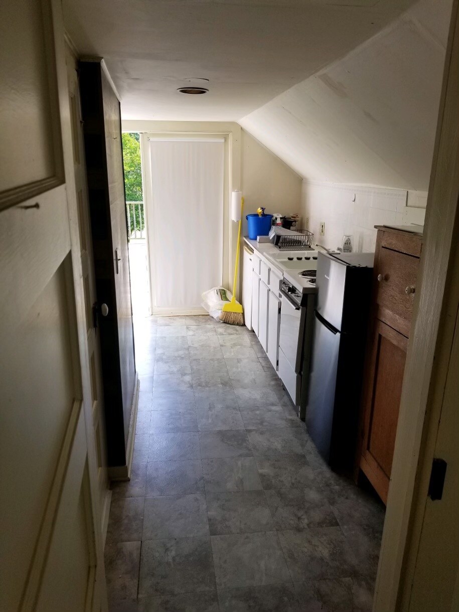 Kitchen - 2221 Wildcat Creek Rd