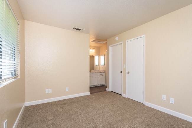 Building Photo - 10624 Fair Oaks Blvd