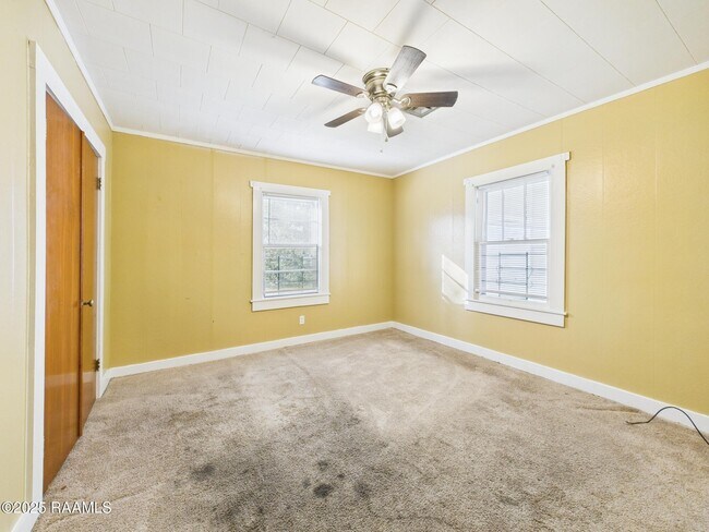 Building Photo - 413 Dorothy St