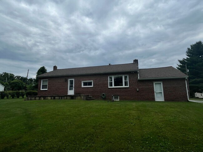 Building Photo - 3045 E Prospect Rd