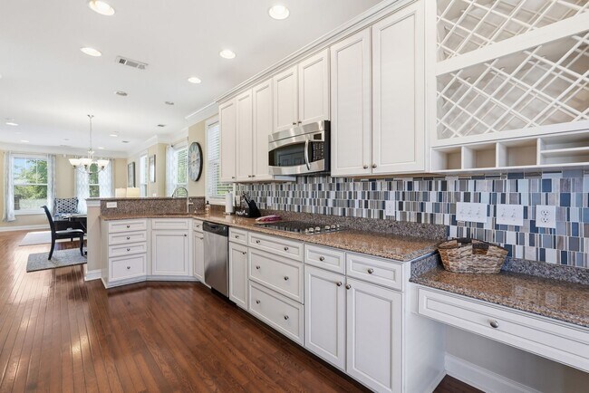 Building Photo - 313 Lakeview Dr