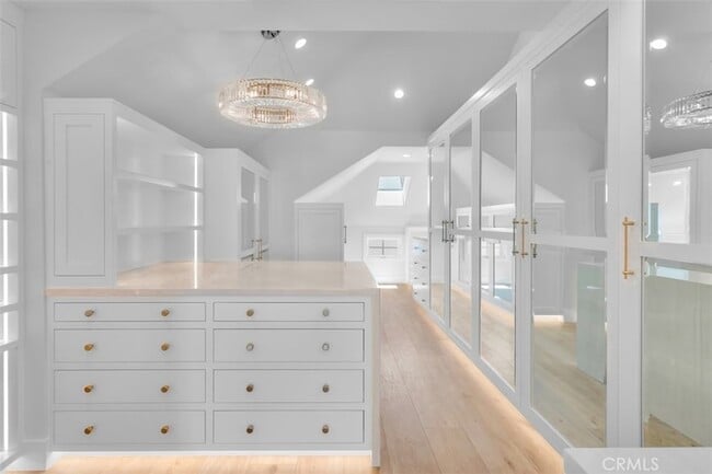 Building Photo - 2401 Bayshore Dr