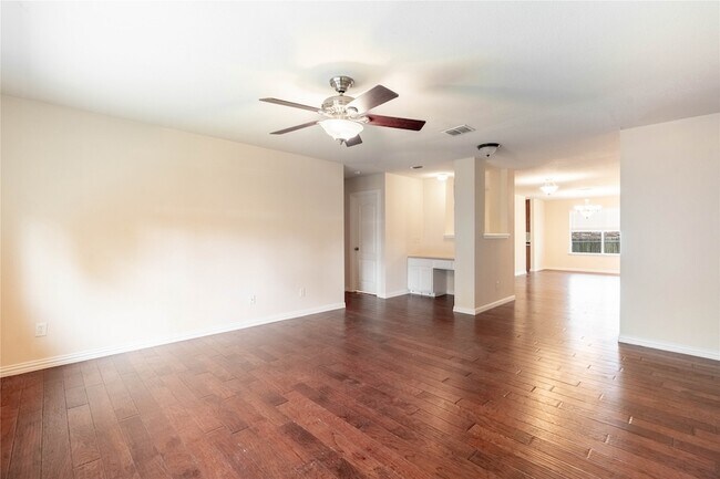 Building Photo - 2105 Sumac Dr