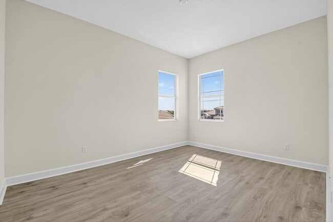 Building Photo - 15120 Wildwood Cir