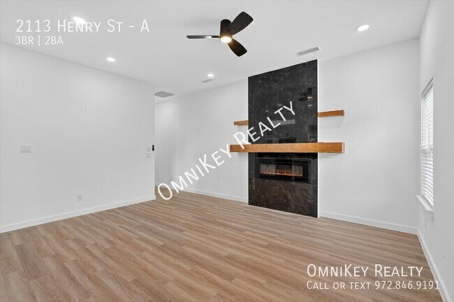 Building Photo - 2113 Henry St