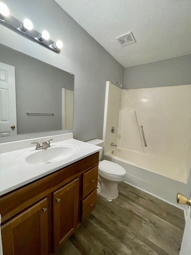 Building Photo - 01022