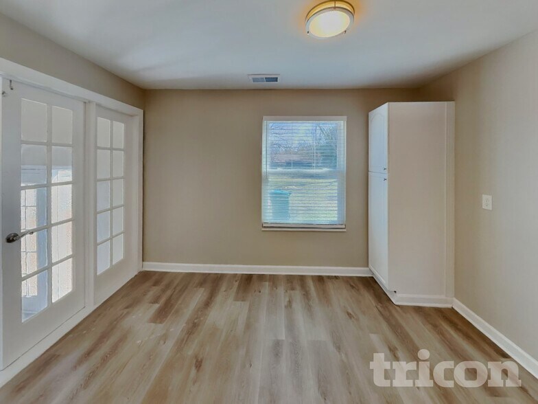 Building Photo - 622 Meadowview Dr