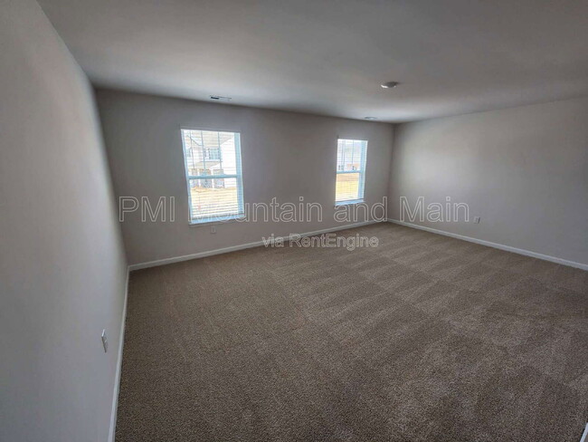 Building Photo - 92 Queen Vly Wy