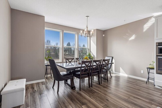 Building Photo - Spacious 3bed 3bath Townhome in Chaska!