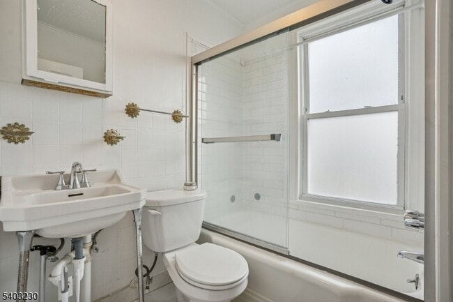 Building Photo - 216 William St