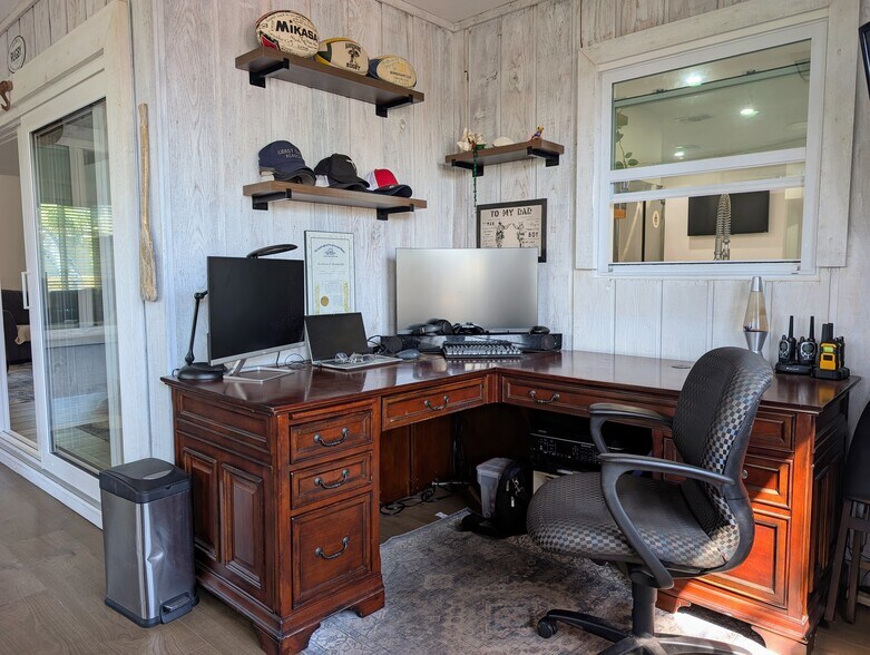 Enclosed back porch & office - 4440 Saxon Dr