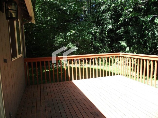 Building Photo - Beautiful 3 Bedroom, 1.75 Bathroom Welling...