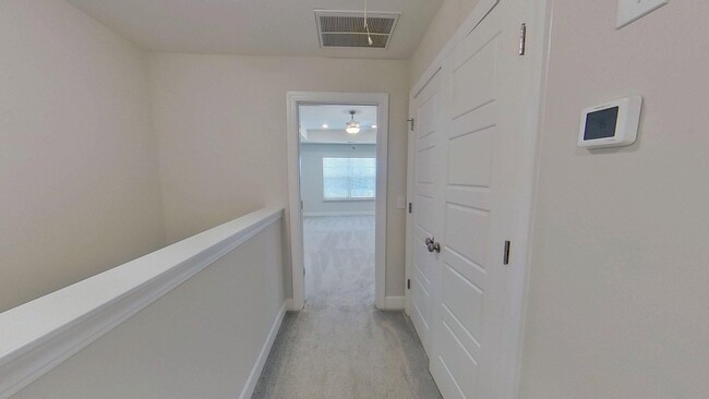 Building Photo - 327 Hollenbeck Pl