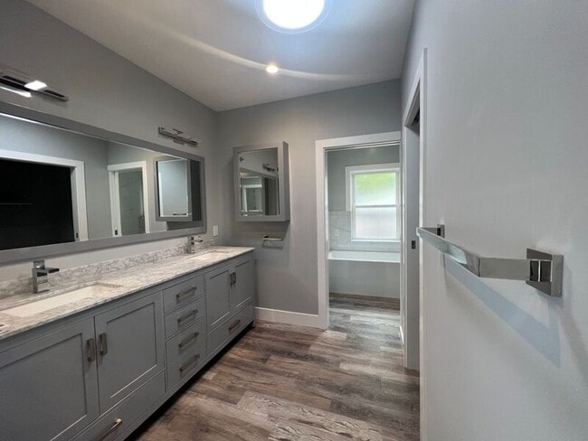 Building Photo - 3226 Fernside Blvd