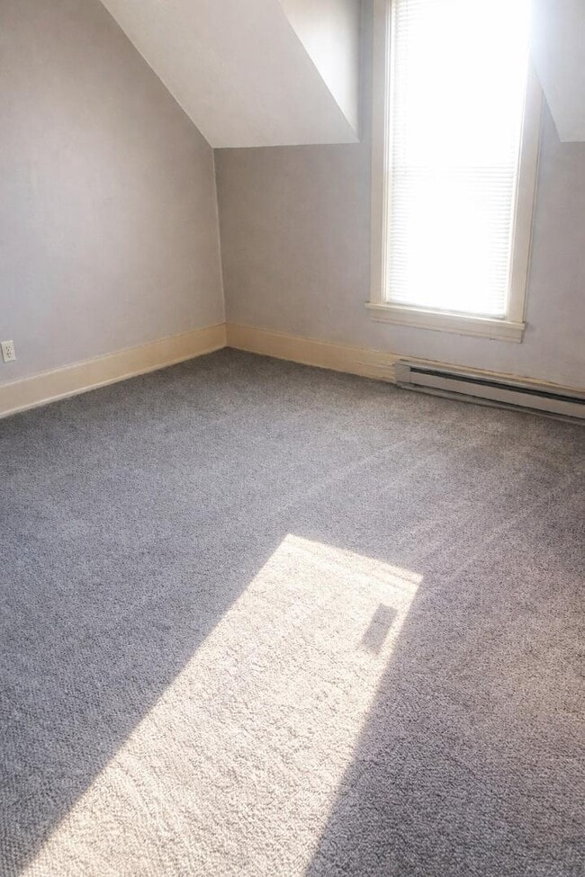 Building Photo - 326 2nd Ave NE