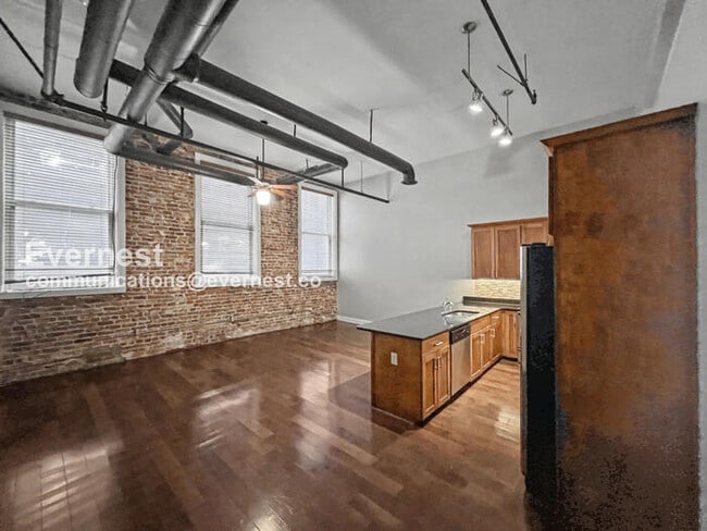 Building Photo - 2 Bed/2 Bath Condo with Modern Amenities / Pet-Friendly / Available Now!