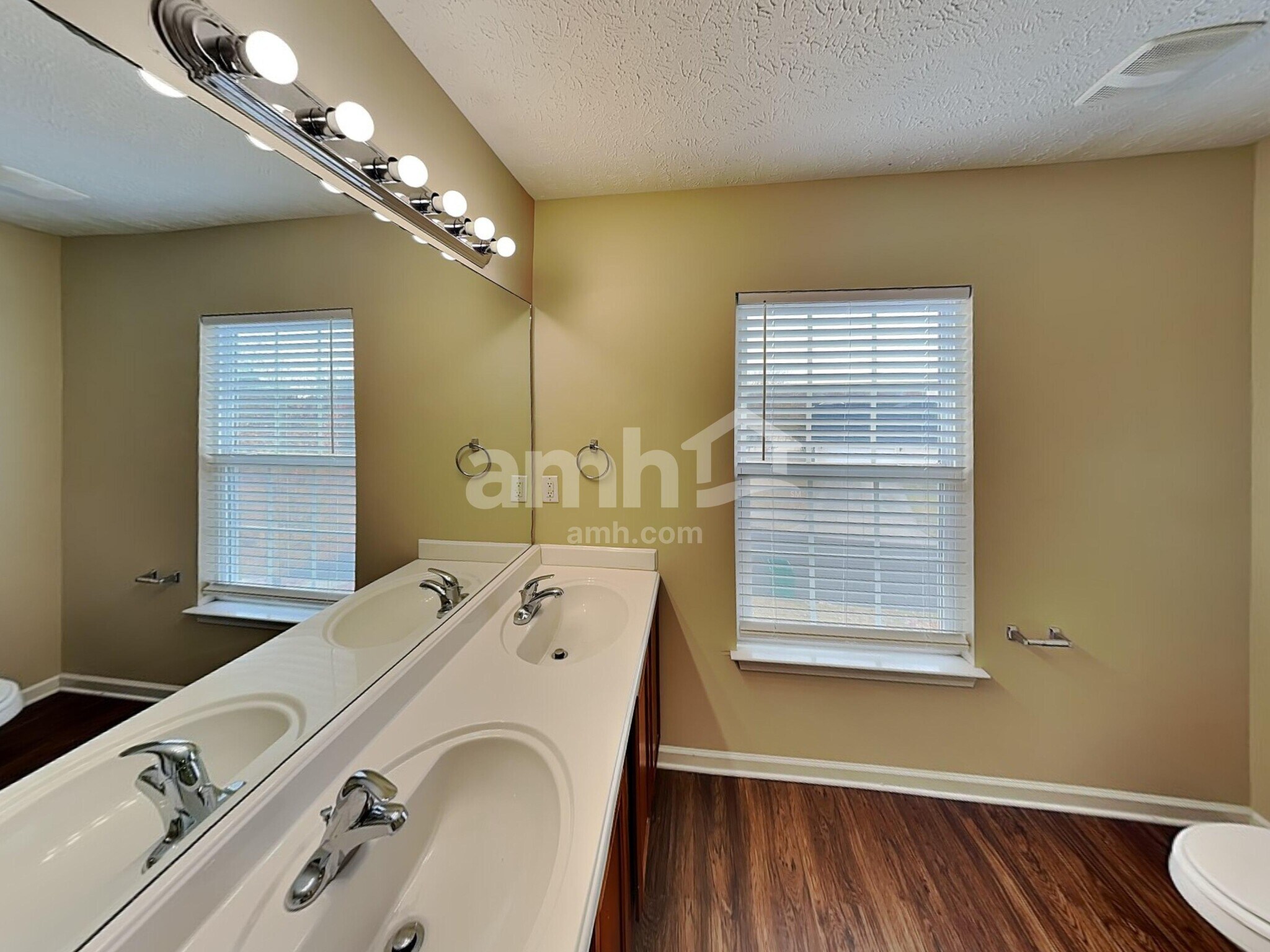 Building Photo - 2008 Red Jacket Ter