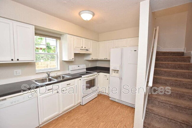 Building Photo - 302 W Belmar St