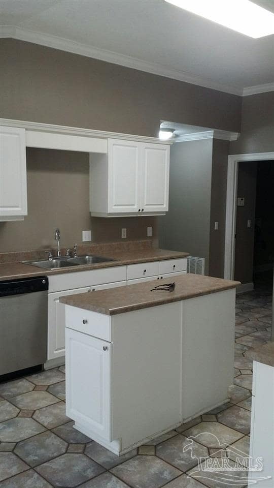 Building Photo - 5721 Dunbar Cir