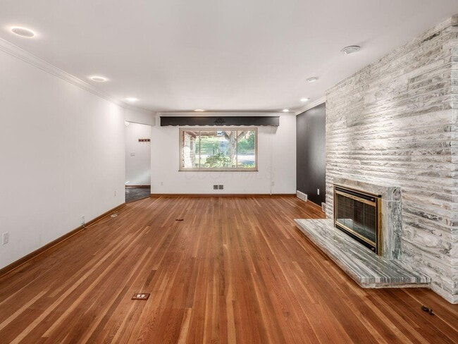 Building Photo - 2663 Charing Rd