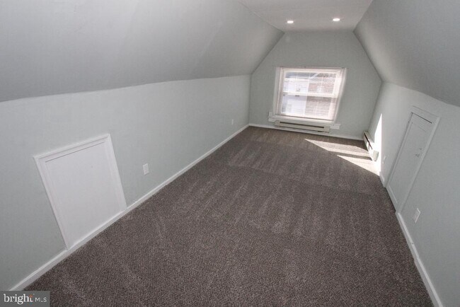 Building Photo - 700 Main St