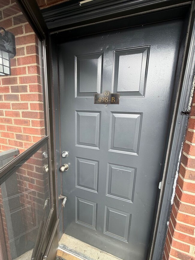 Building Photo - Oxford-2 Bedrooms