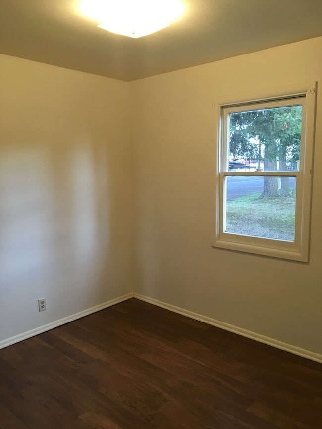 Building Photo - Tacoma/ Parkland duplex 2bdr 1 bath
