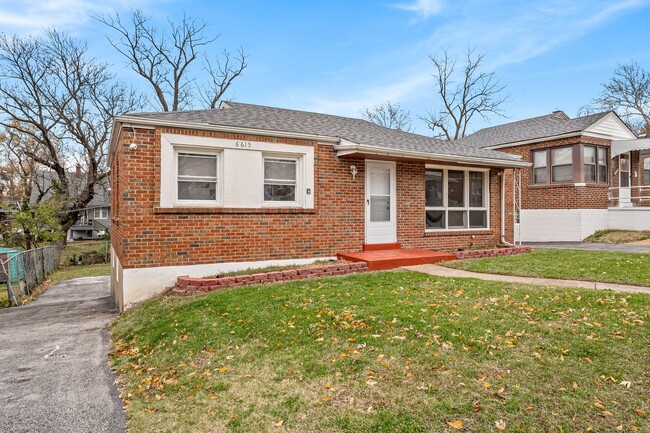 Building Photo - Single Family 3 bedroom 1 Bath w/ Finished...