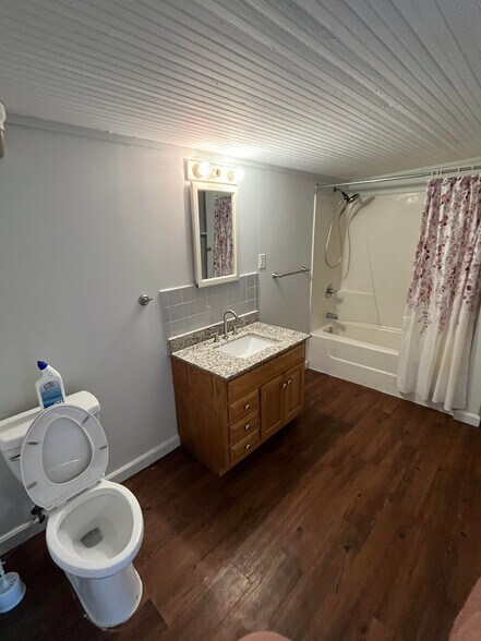 Bathroom 2 - 430 N 25th St