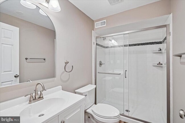 Building Photo - 2238 Merion Pond