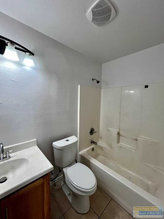 Building Photo - 2656 Malta St