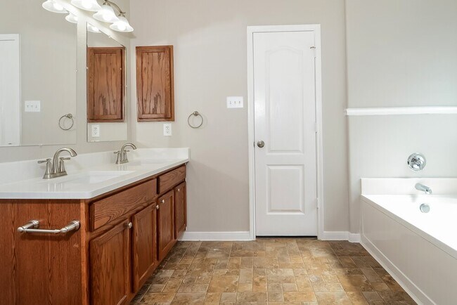 Building Photo - 14430 Cellini Dr