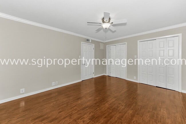 Building Photo - 7906 Royal Ln