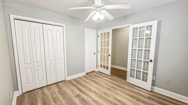 Building Photo - 831 Landing Dr