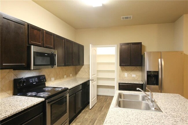 Building Photo - 6107 Diamondleaf Bend