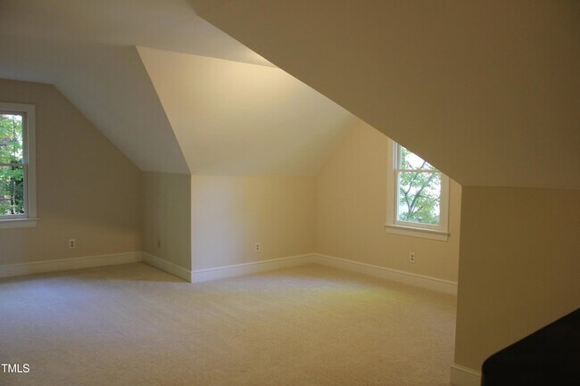 Building Photo - 6321 Gainsborough Dr