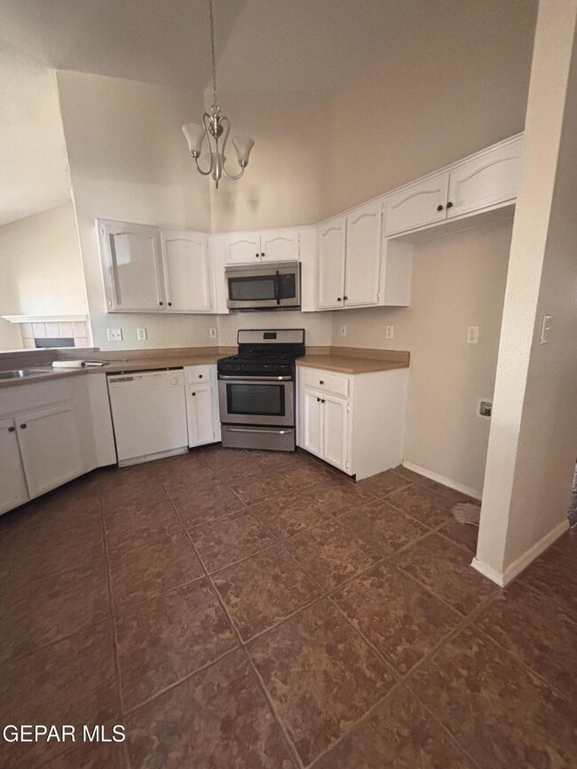 Building Photo - 6164 River Park Pl