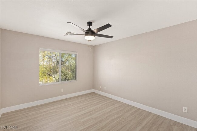 Building Photo - 2088 Overton Beach St