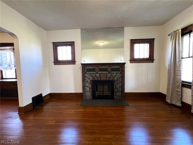 Building Photo - 982 Dan St