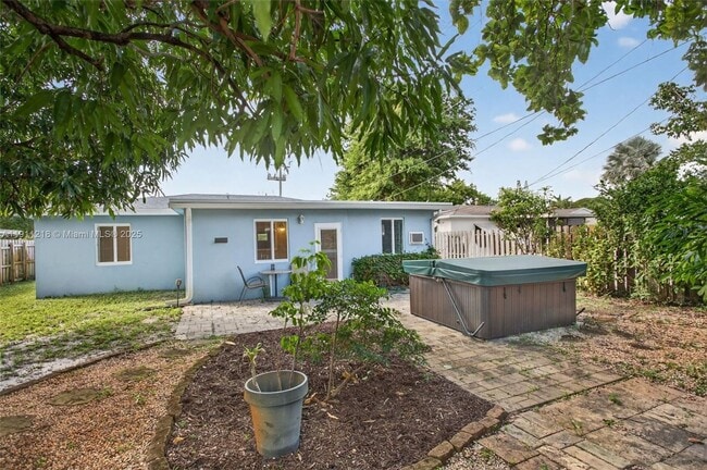 Building Photo - 4820 NE 1st Terrace