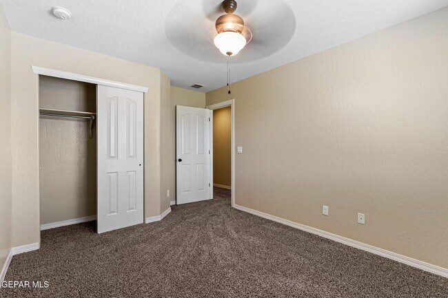 Building Photo - 405 Saltford Pl