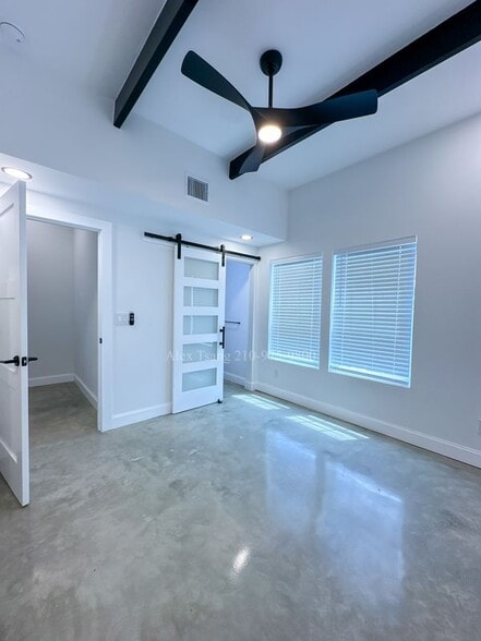 Building Photo - 218 S Olive St