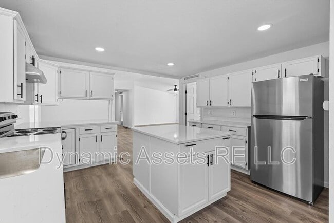 Building Photo - 705 N Cayuga St