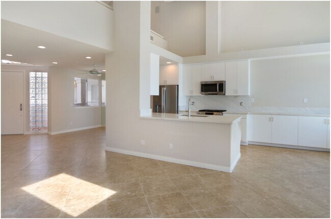 Building Photo - Oceanfront Penthouse in Huntington Beach!!
