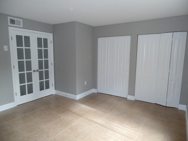 Building Photo - 2405 NW 33rd St