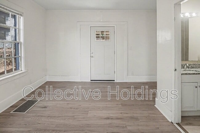 Building Photo - 1811 Fairfax Ave