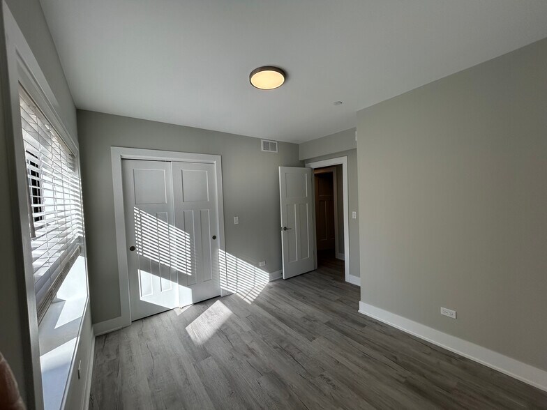 Building Photo - 1131 Oak Ave