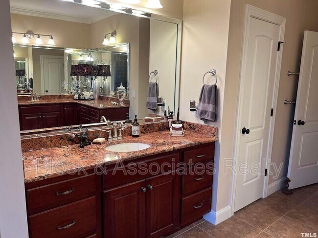 Building Photo - 10216 San Remo Pl